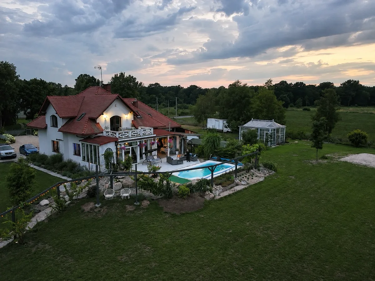 Dom z basenem pod Zieloną Górą pozyskany do sprzedaży dzięki kampanii Leady Nieruchomości